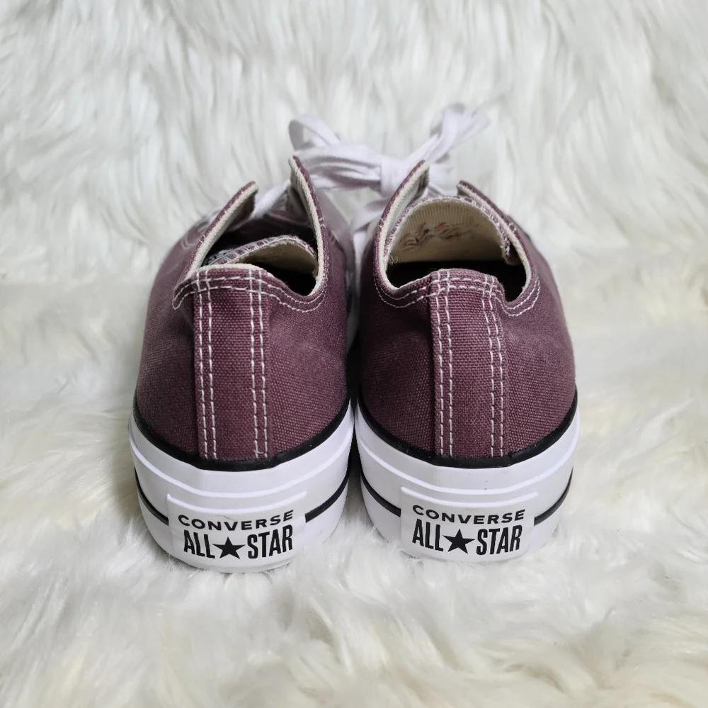 Converse Chuck Taylor All Star Low Top Plum 7 Women / 5 Men NWOB - Picture 3 of 5